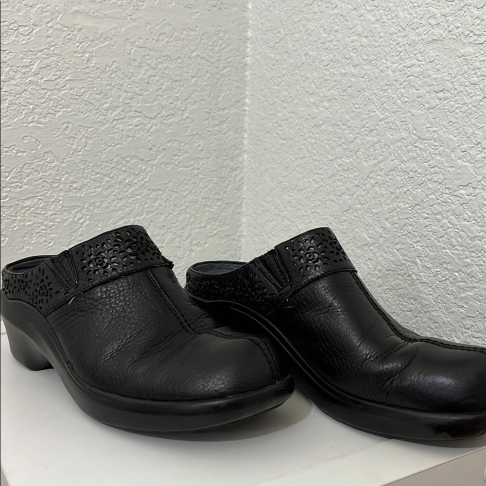 Ariat Black Leather Size 9.5 Womens Clogs